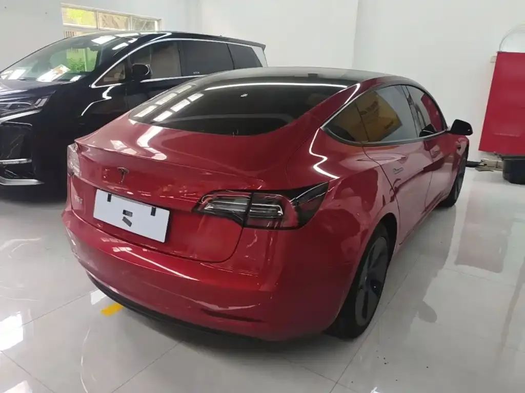 Tesla Model 3 — фото 3