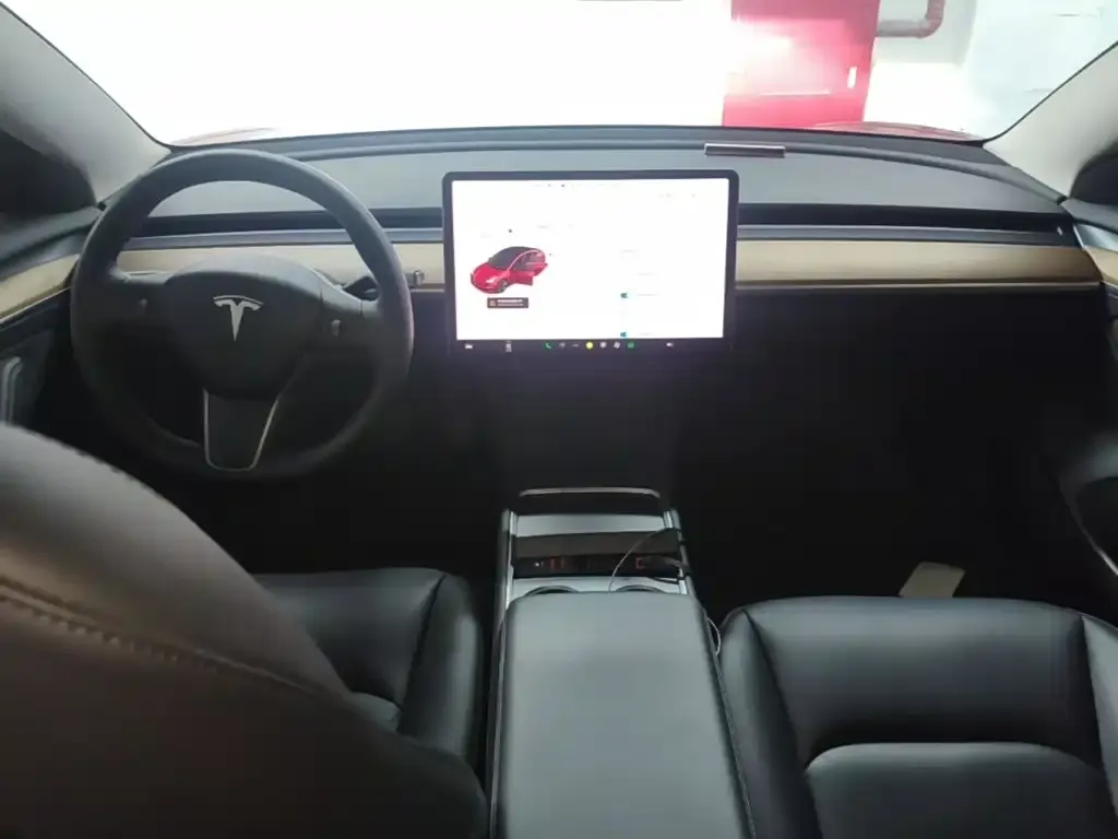 Tesla Model 3 — фото 4