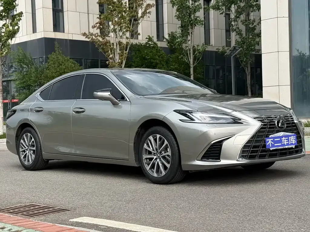 Lexus ES — фото 9