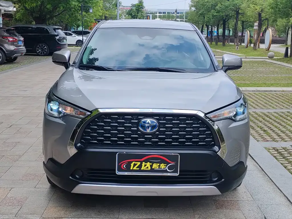 Toyota Corolla Cross — фото 1