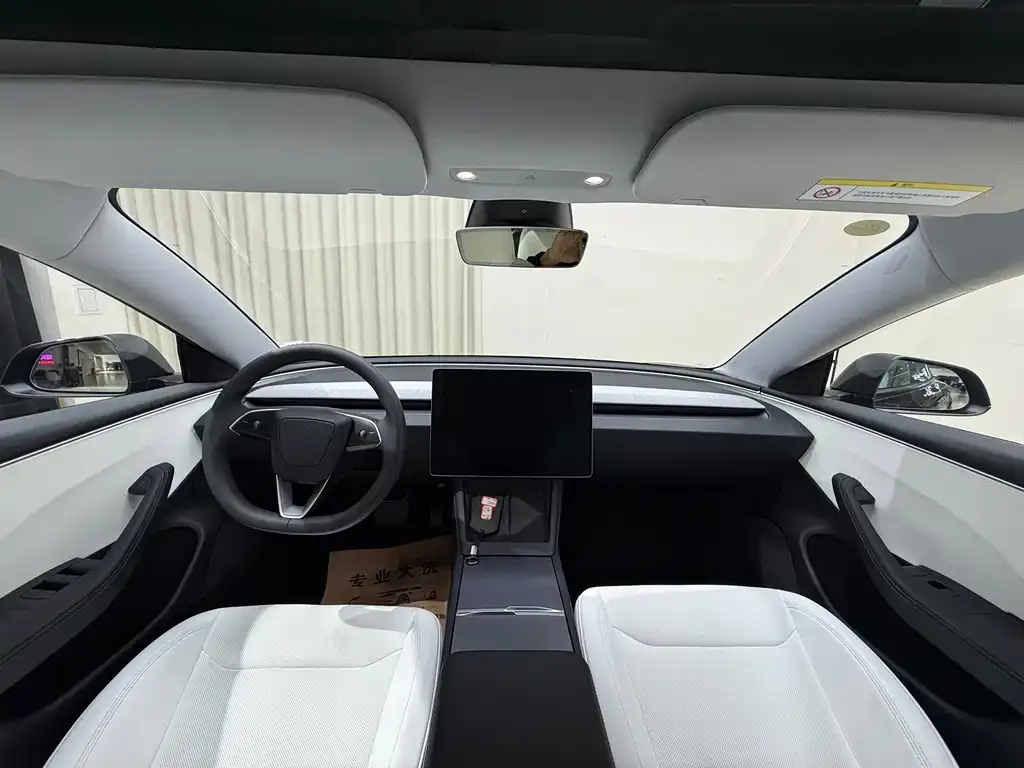 Tesla Model 3 — фото 10