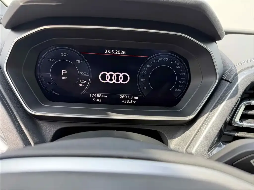 Audi Q4 e-tron — фото 4