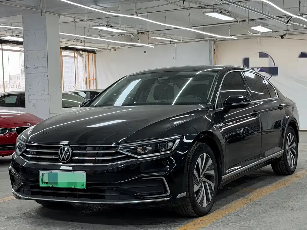 Volkswagen 迈腾插电混动 — фото 1