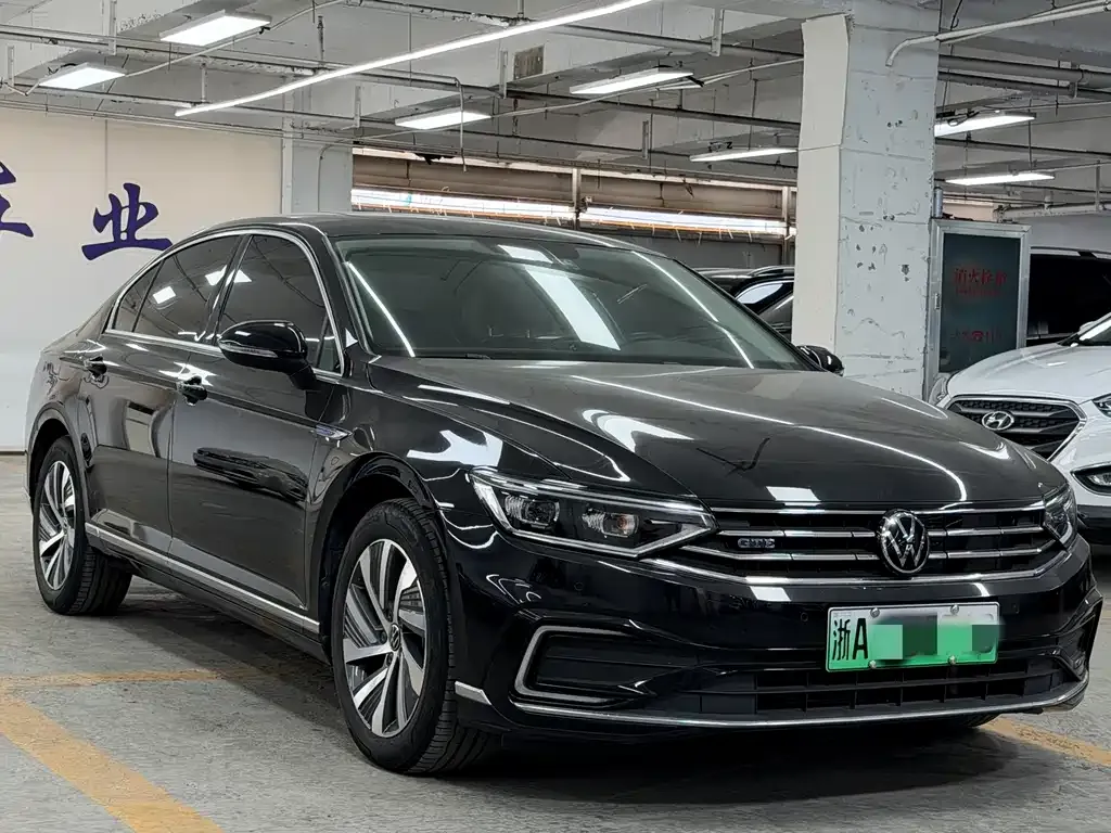 Volkswagen 迈腾插电混动 — фото 2