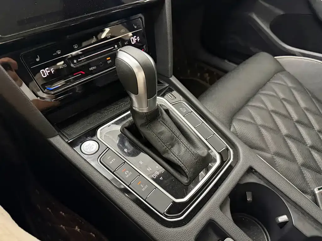 Volkswagen 迈腾插电混动 — фото 10