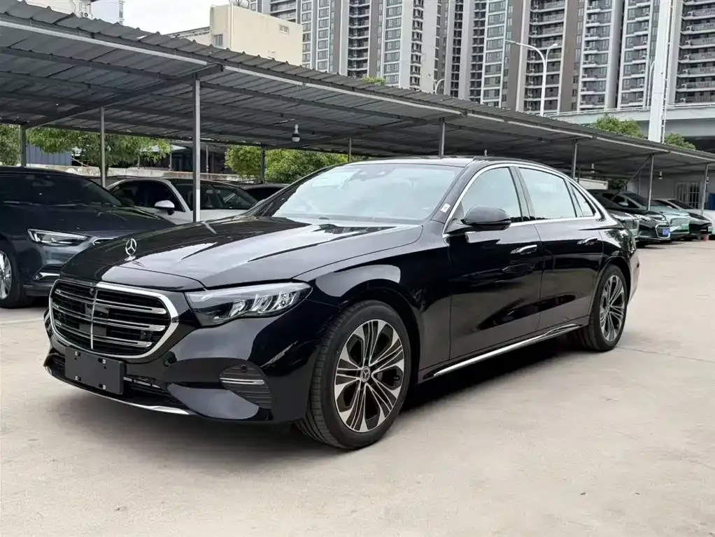 Mercedes-Benz E-Class — фото 1