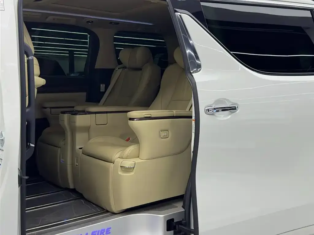 Toyota Vellfire 2022 из CN, фото 3