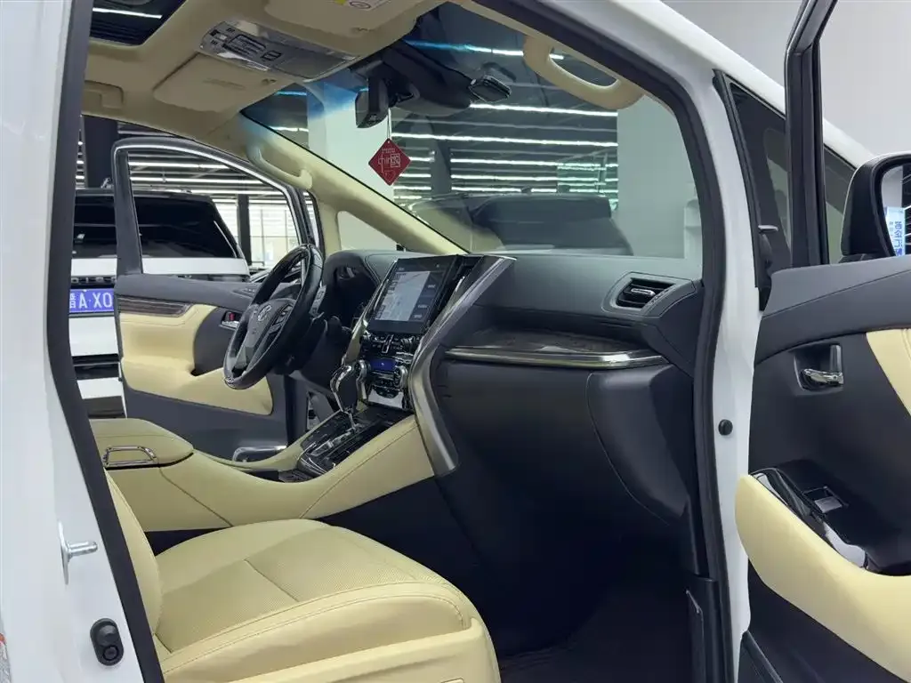Toyota Vellfire 2022 из CN, фото 8
