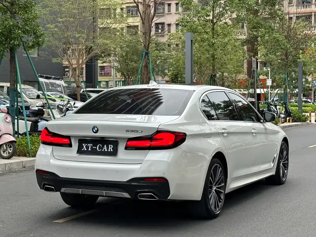 BMW 5 Series — фото 6