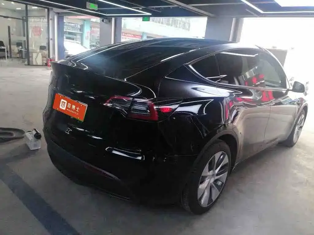 Tesla Model Y — фото 4