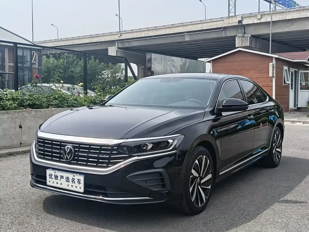 Volkswagen Passat — фото 1