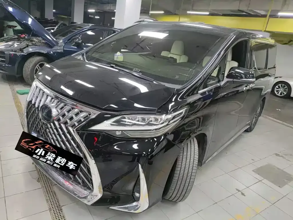 Lexus LM