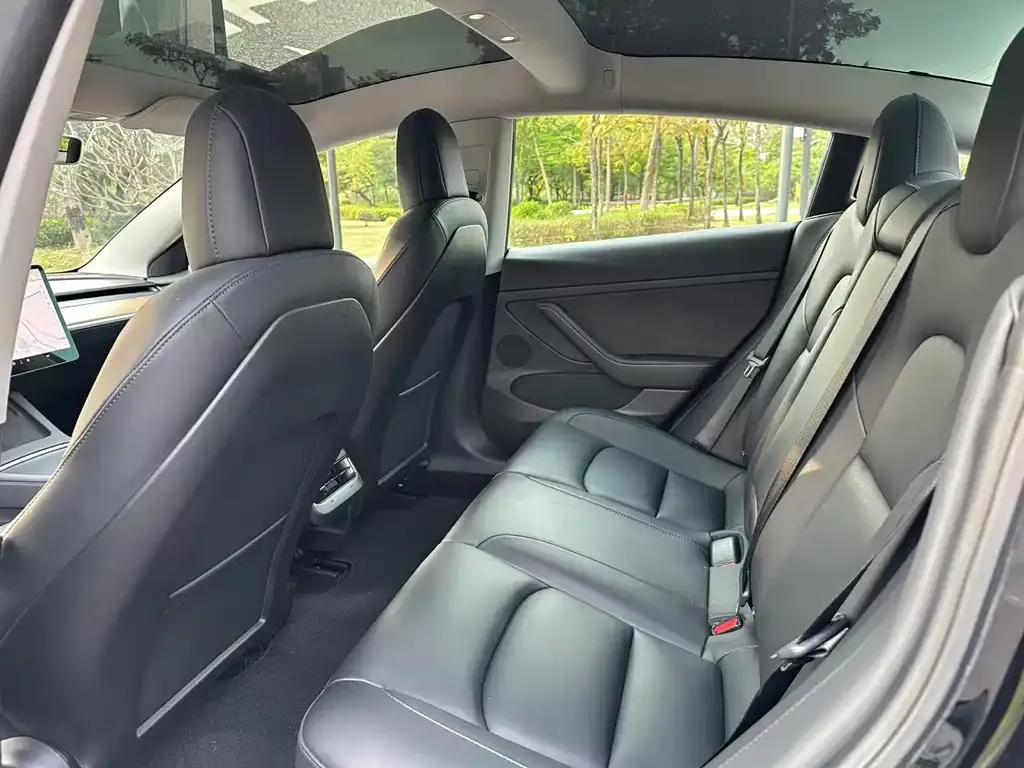 Tesla Model 3 — фото 3