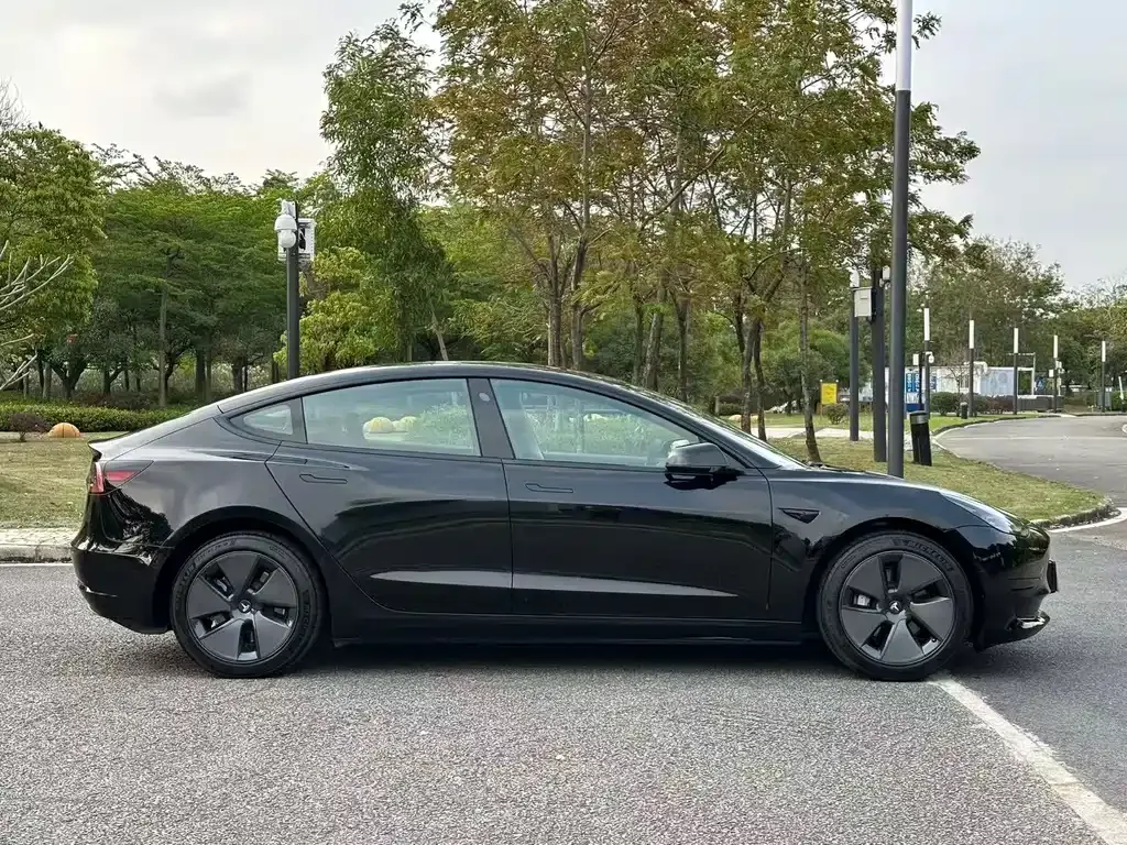 Tesla Model 3 — фото 8