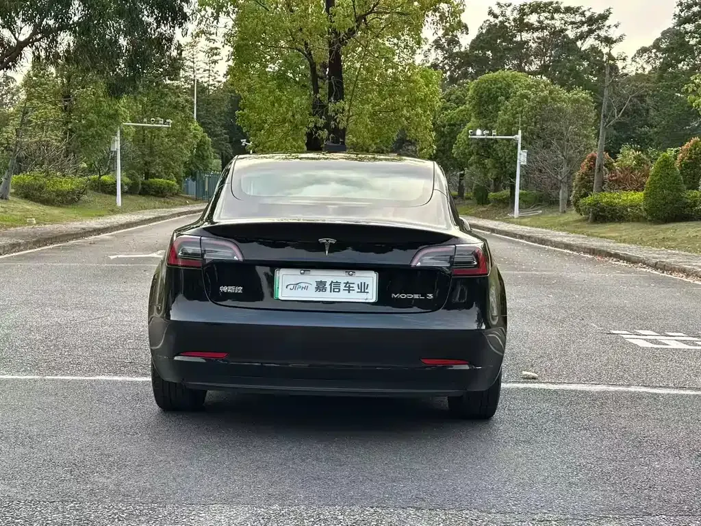 Tesla Model 3 — фото 9