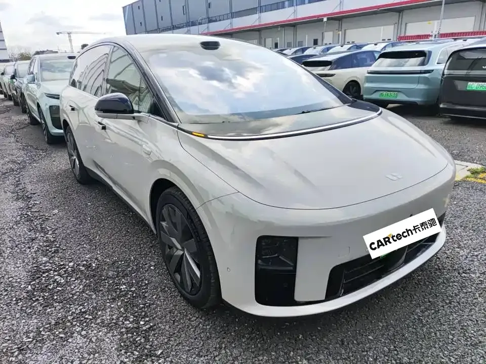 Li Auto i8 — фото 3