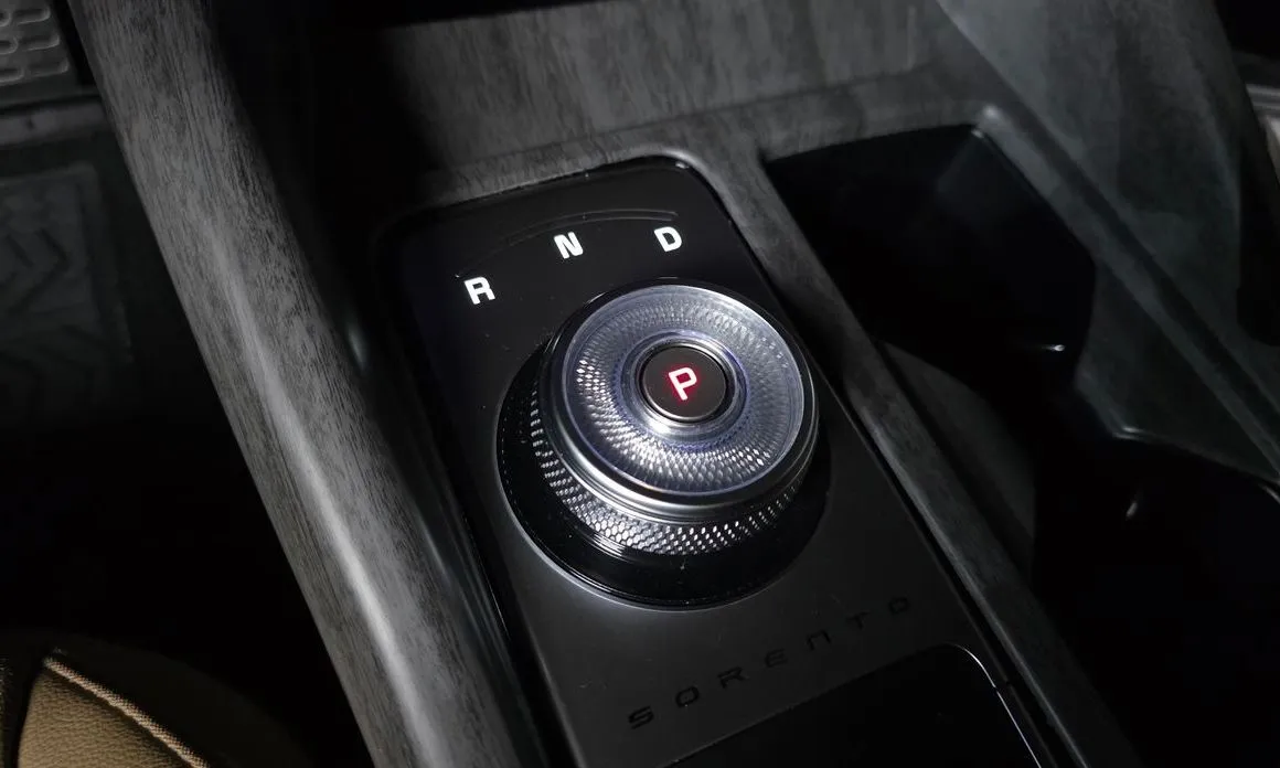 Kia Sorento — фото 8