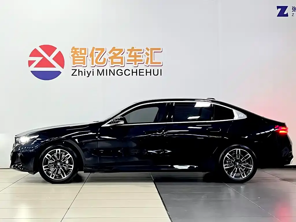 BMW 5 Series — фото 10