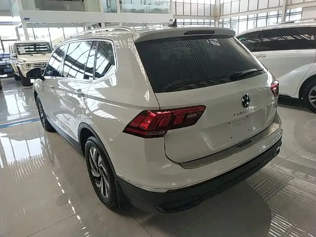 Volkswagen Tiguan L — фото 3