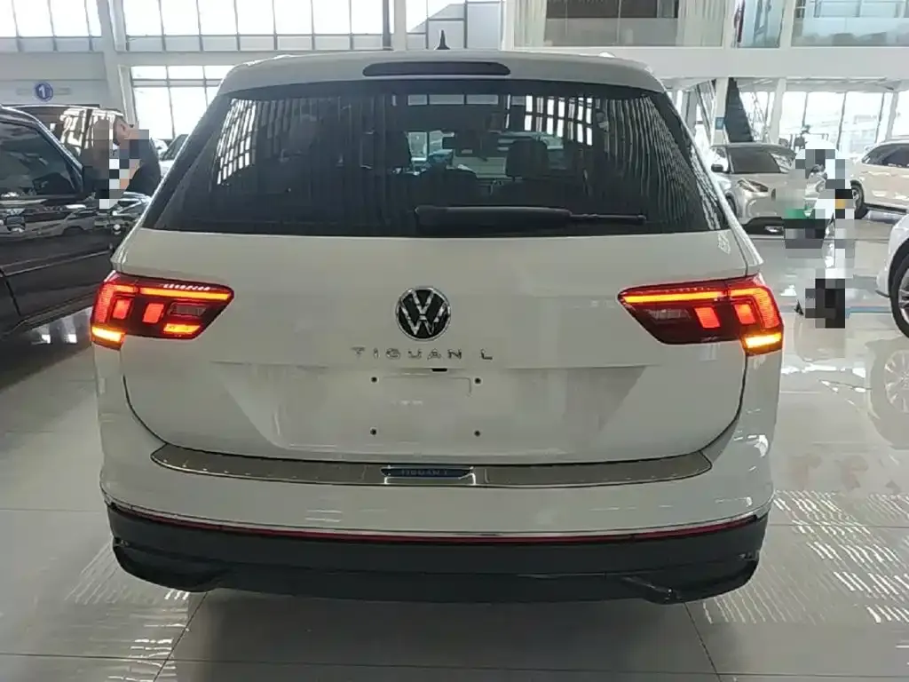 Volkswagen Tiguan L — фото 8