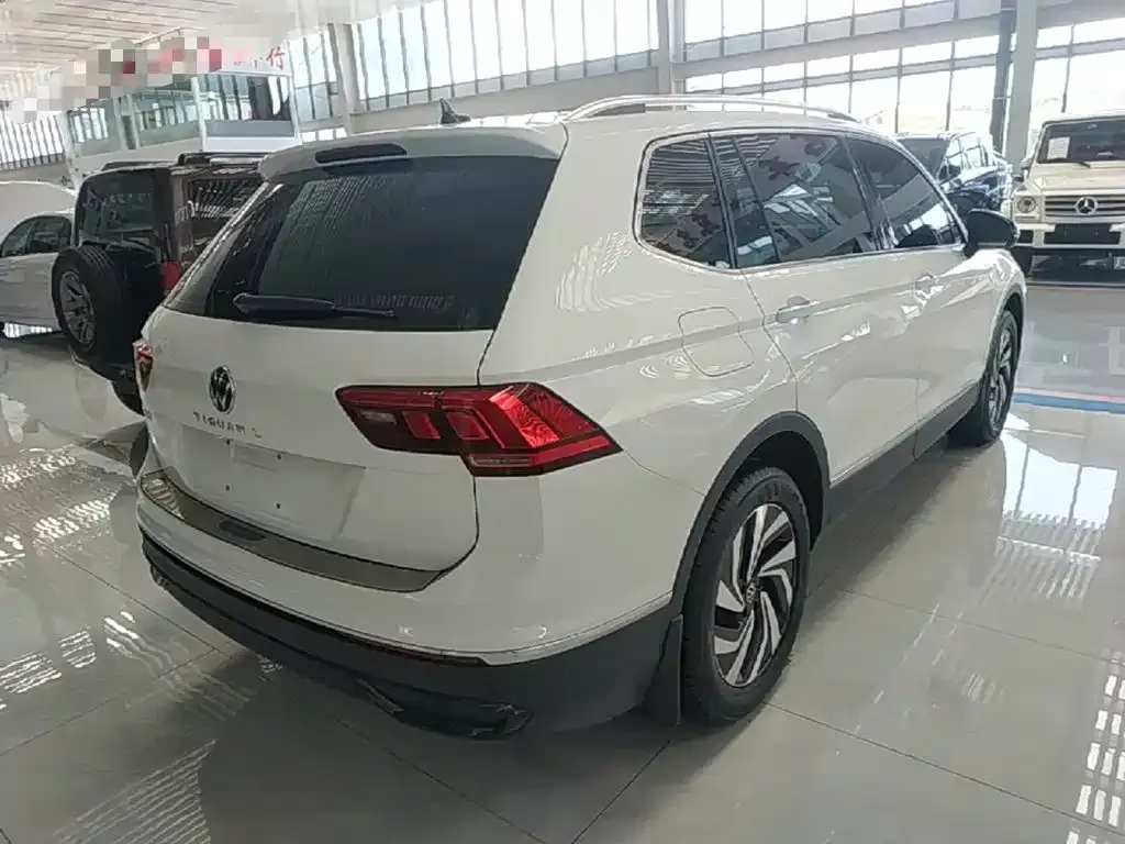 Volkswagen Tiguan L — фото 9
