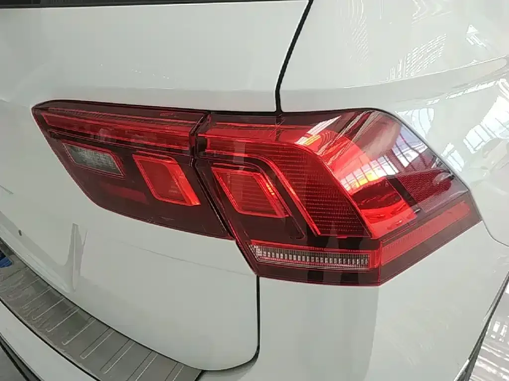 Volkswagen Tiguan L — фото 6