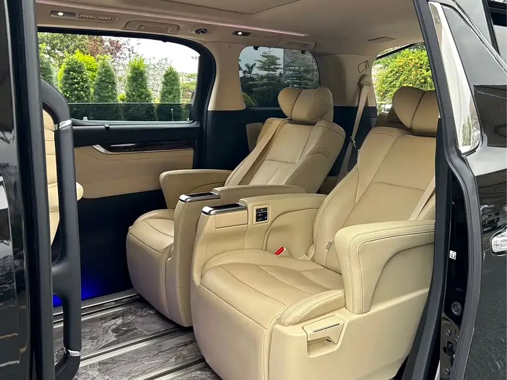 Toyota Alphard — фото 8