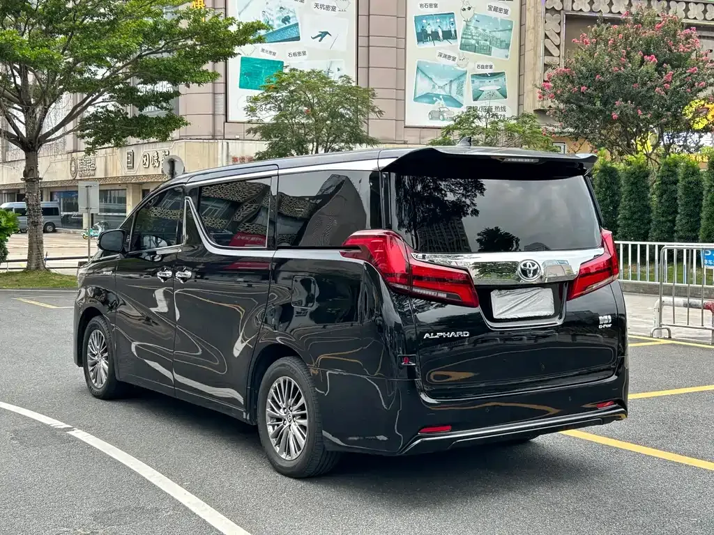 Toyota Alphard — фото 5