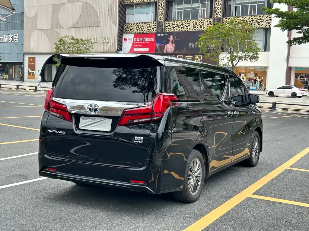 Toyota Alphard — фото 7