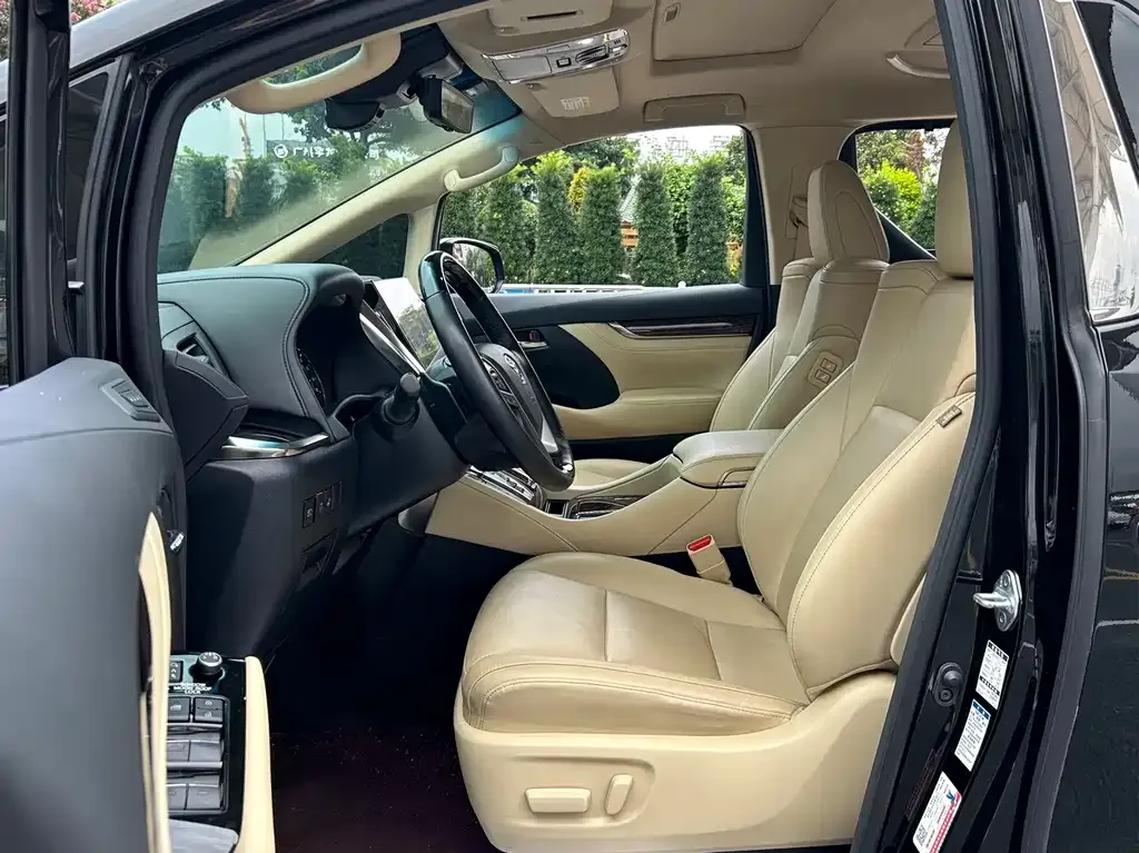 Toyota Alphard — фото 3