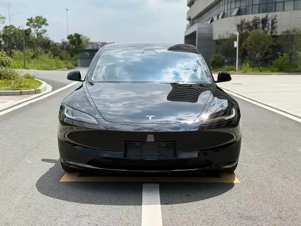 Tesla Model 3 — фото 4