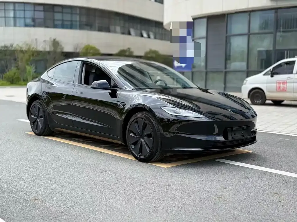Tesla Model 3 — фото 3