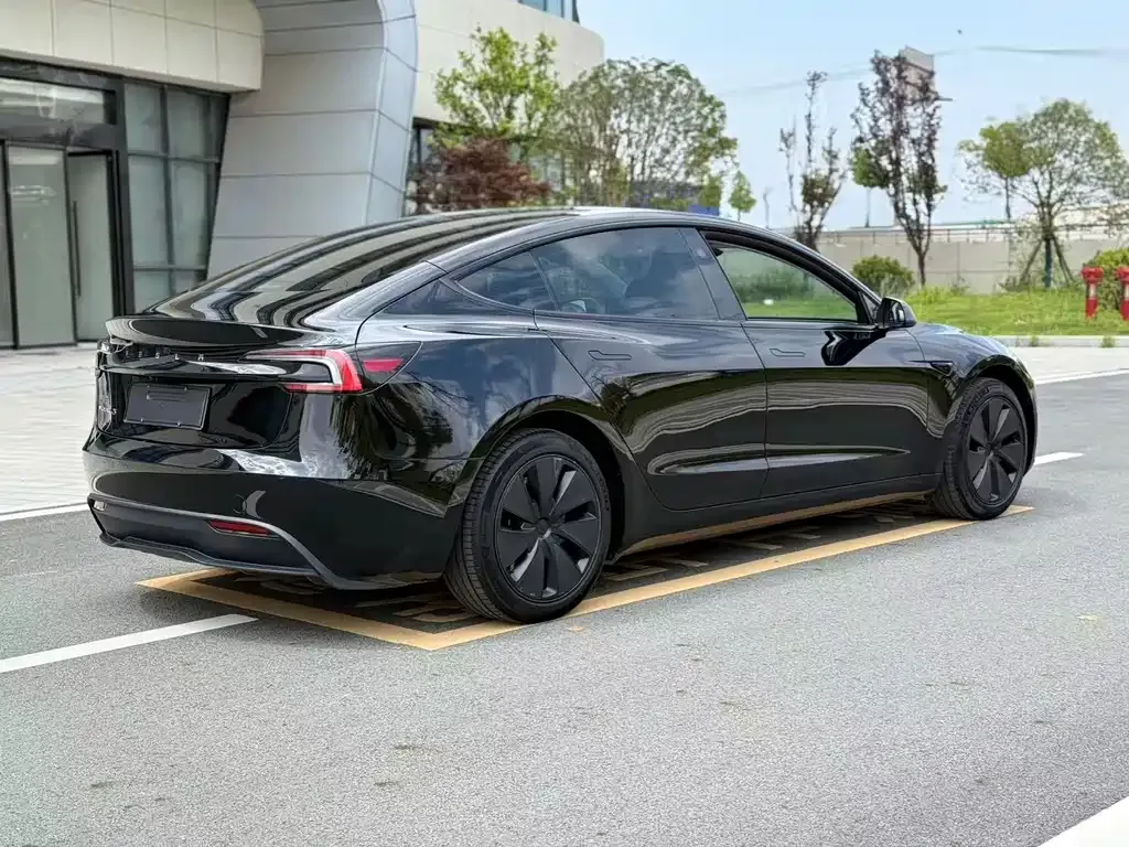 Tesla Model 3 — фото 7