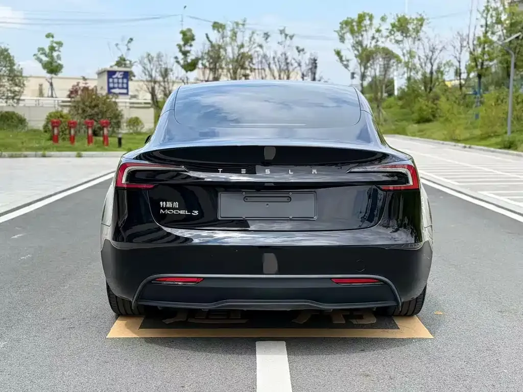 Tesla Model 3 — фото 5