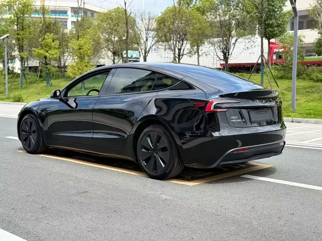 Tesla Model 3 — фото 9