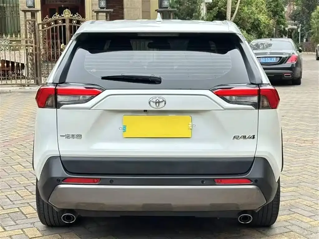 Toyota RAV4 — фото 5