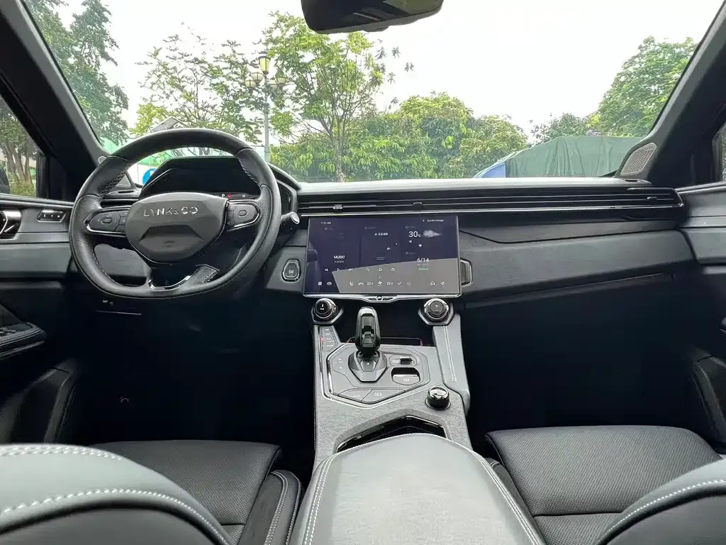 Lynk & Co 01 — фото 7