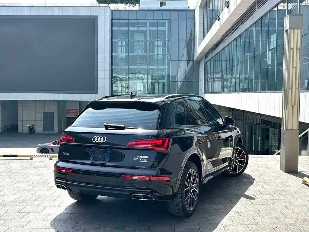 Audi Q5L — фото 8