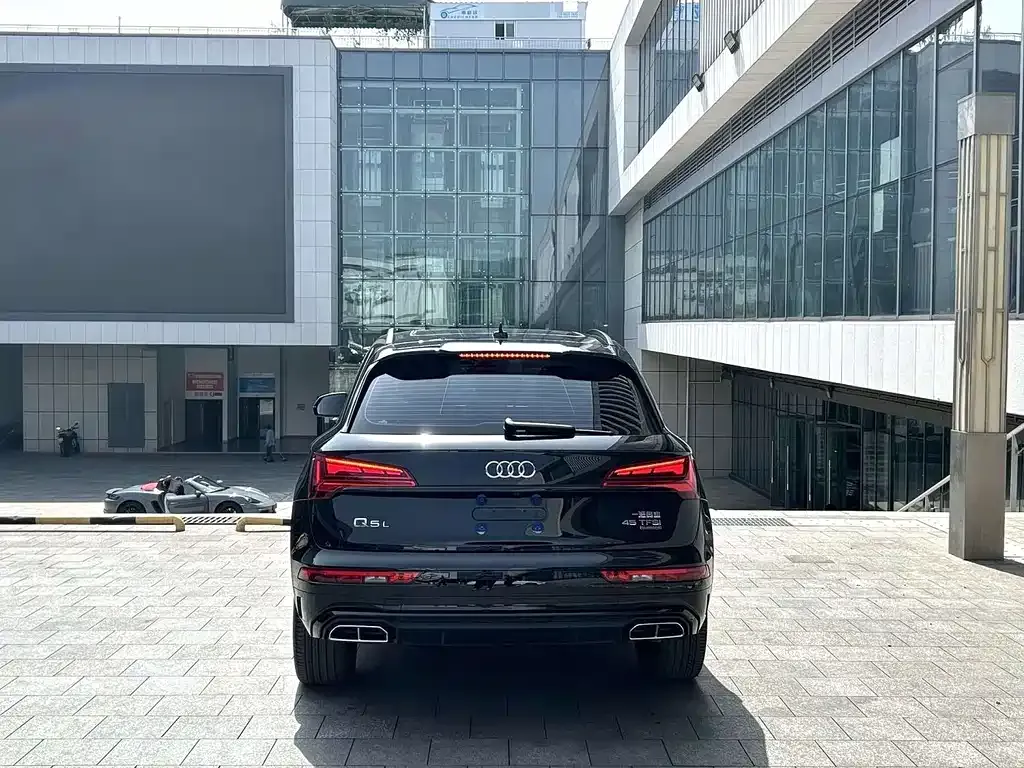 Audi Q5L — фото 7