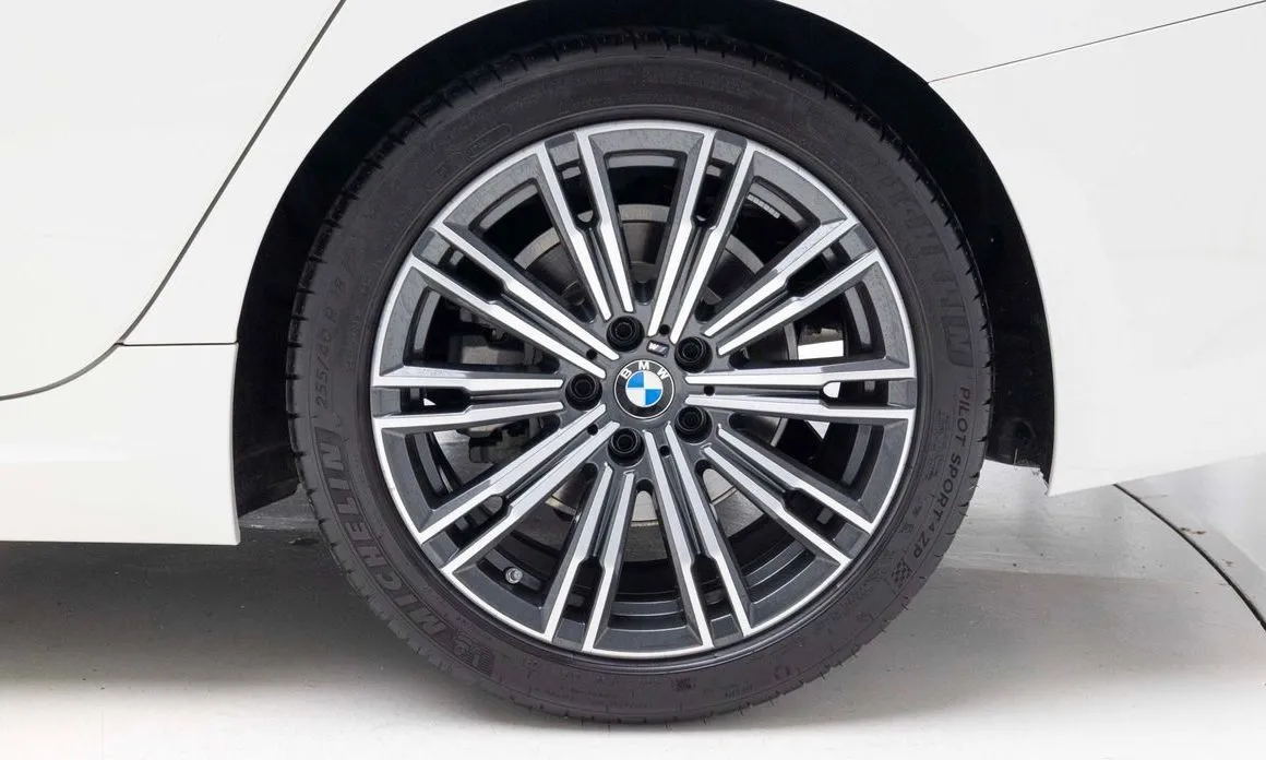 BMW 3-Series 2022 из KR, фото 8
