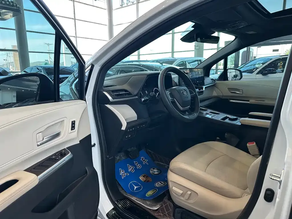 Toyota Granvia — фото 8