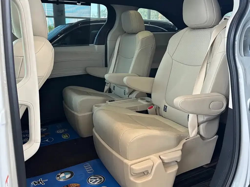 Toyota Granvia — фото 3