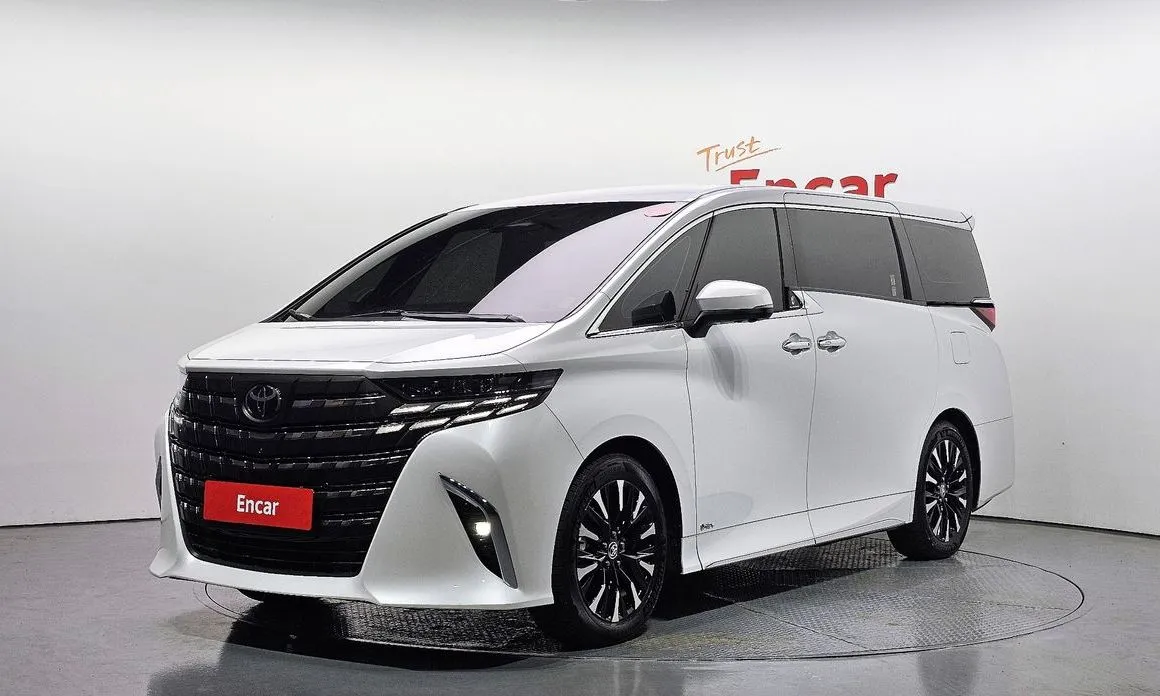 Toyota Alphard — фото 1