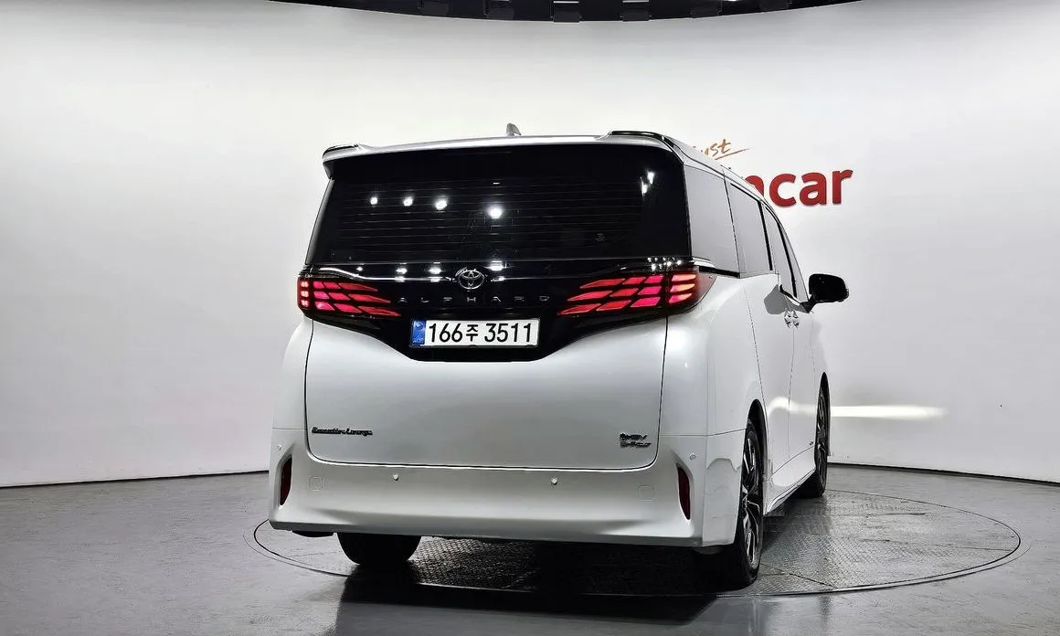 Toyota Alphard — фото 7