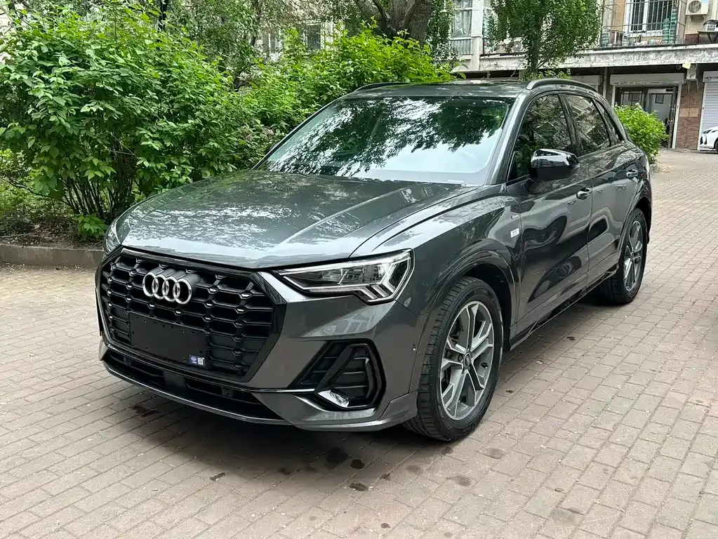 Audi Q3 — фото 1