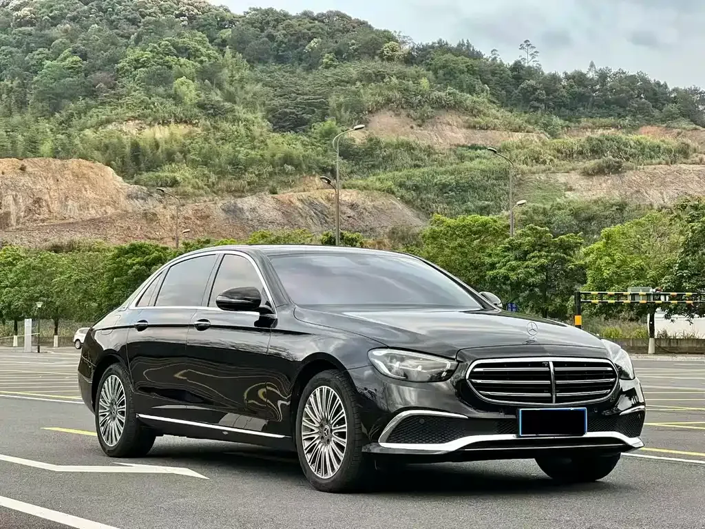Mercedes-Benz E-Class — фото 3