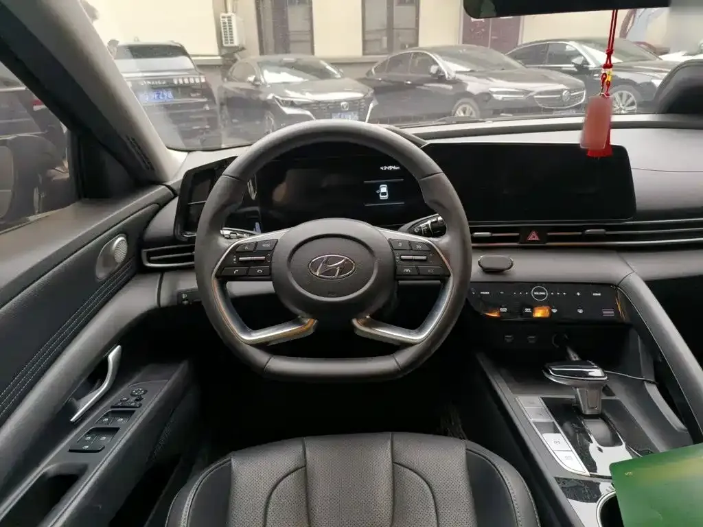 Hyundai Elantra — фото 10