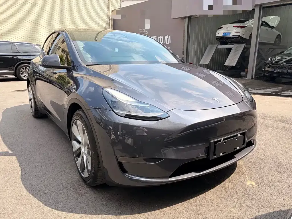 Tesla Model Y — фото 9