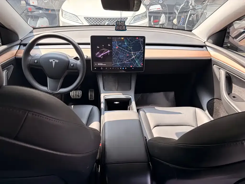 Tesla Model Y — фото 3