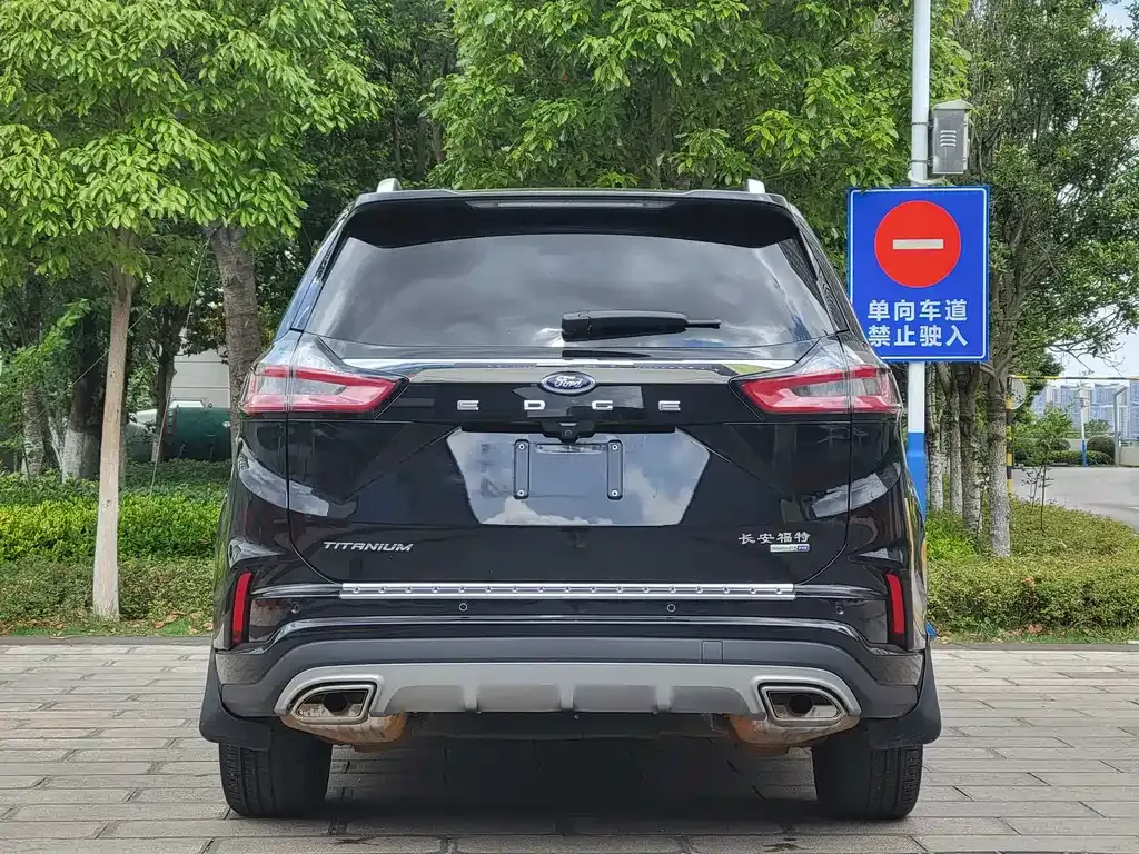Ford Edge — фото 10